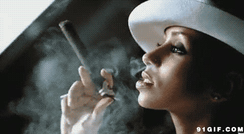 黑人姑娘抽雪茄图片