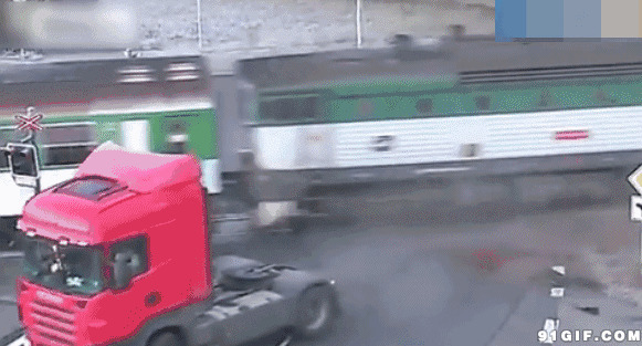 火车车祸图片