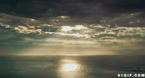 阳光照射海面动态图片:太阳,大海,光线