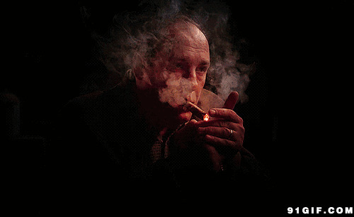 男人点火抽烟高清图片:抽烟,点火,点烟