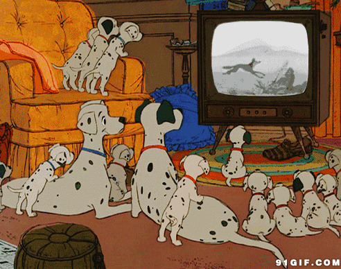 狗狗们围看电视动漫图片