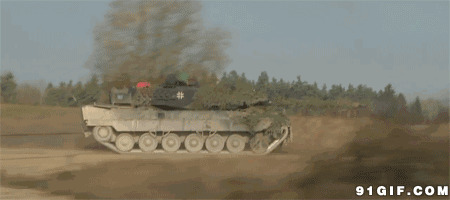 坦克冲锋陷阵图片:坦克