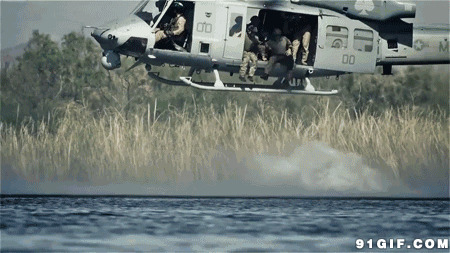 武装直升机派遣人员图片