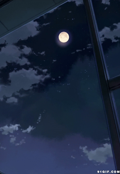 一轮圆月挂在夜空图片