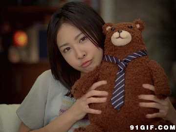 抱着熊娃娃的女生图片:小熊,布娃娃