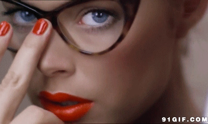 外国戴眼镜妹子动态图:眼镜,红唇