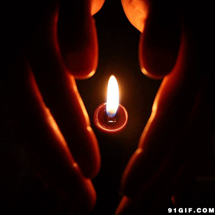 双手呵护烛光动态图:蜡烛,遮挡
