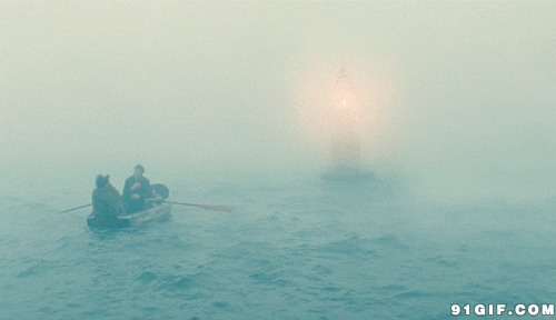 大海里的小船图片:小船,大海,迷雾