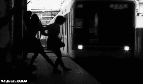 女人自杀图片:自杀,列车