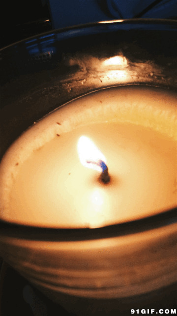 点燃蜡烛动态图:蜡烛,烛光,点火
