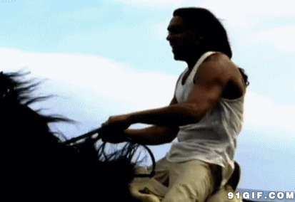 男人骑马雄姿动态图片:骑马