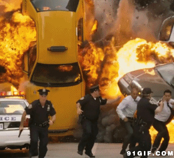 街头汽车爆炸动态图:爆炸,汽车
