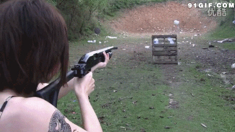 女子开枪打靶动态图片:打靶,开枪