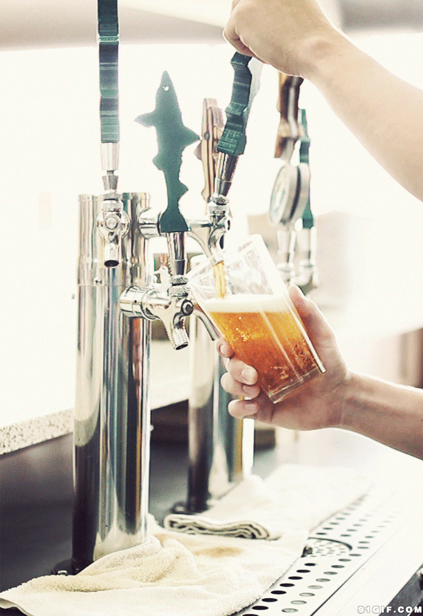 手动啤酒机动态图片:啤酒