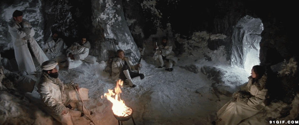 山洞烤火取暖动态图片:烤火