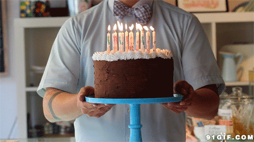 厨师制作生日蛋糕图片:生日蛋糕