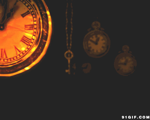 古老钟表钥匙呈现梦幻图片:梦幻,呈现,钟表,钥匙