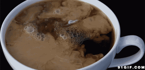咖啡加入牛奶图片