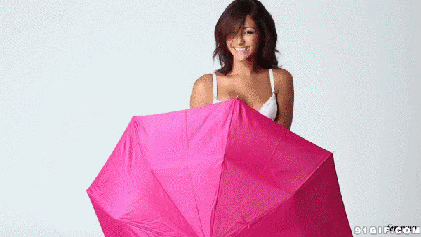 换装女人打红伞图片:打伞,换衣服