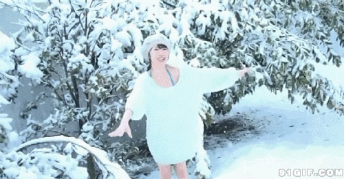 姑娘雪中尽情放纵图片:下雪,雪景,雪球,