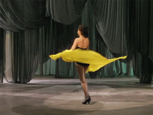 旋转跳舞女人图片:旋转,跳舞,转圈