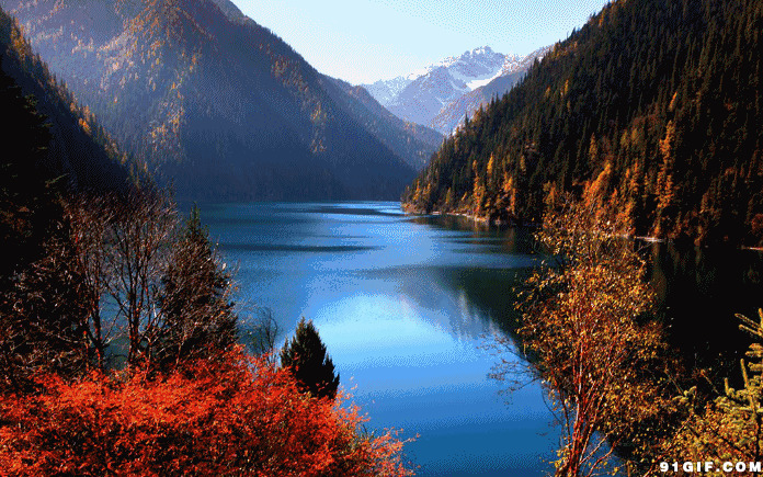 高山湖水荡漾美景图片