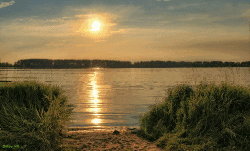江河边的日落美景图片
