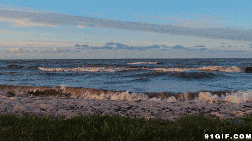 海浪不断冲向岸边图片:风景,海边