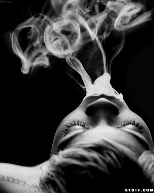 女人吞云吐雾意境图片:抽烟,意境,烟雾