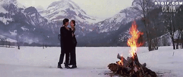 情侣篝火旁跳探戈舞图片