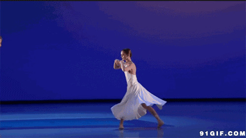 白裙女人优美的跳舞图片:跳舞,舞蹈