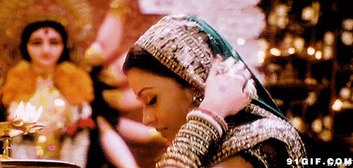 行使礼仪的印度女郎图片:印度,美女