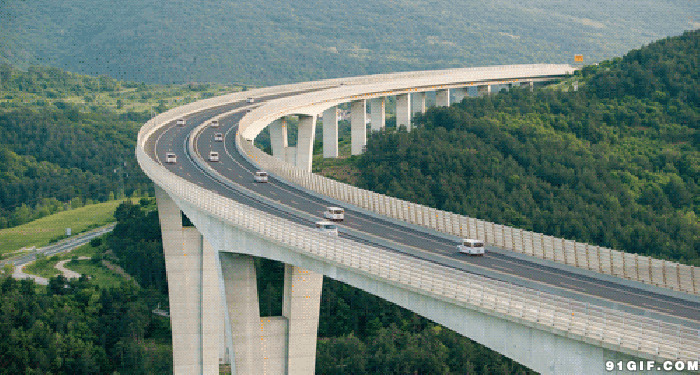 壮观跨越山岭大桥图片:大桥,汽车,高架桥,高速公路