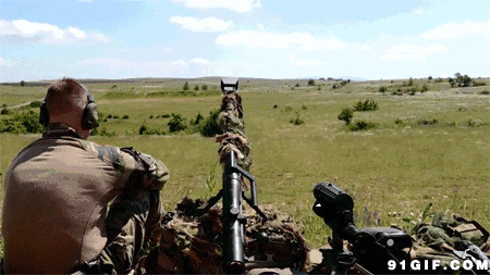 野外休闲士兵和机枪图片:士兵,机枪,重机枪