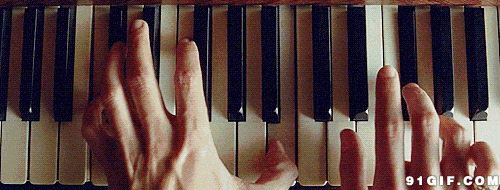 弹奏钢琴的手图片:弹钢琴,弹琴