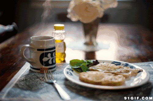 一杯冒烟的热茶gif图片:热茶,喝茶,杯子