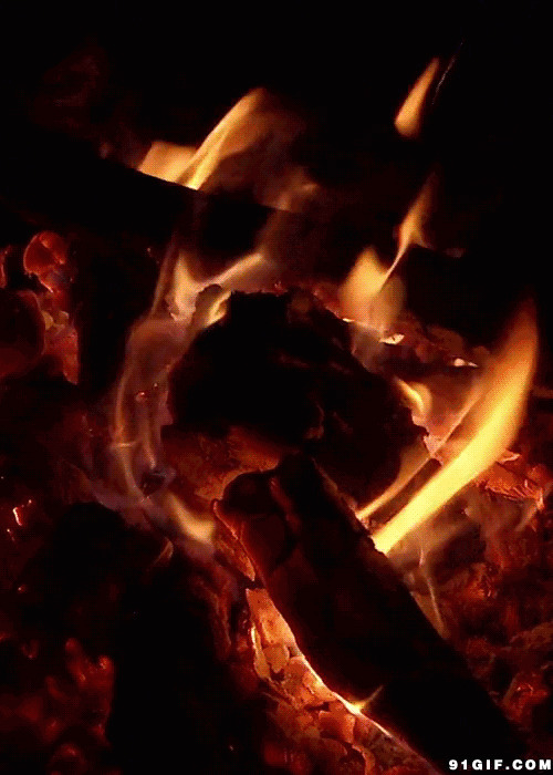 熊熊燃烧的木火动态图:火焰