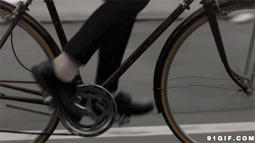 双脚猛蹬自行车动态图