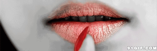 女人涂抹口红动态图:红嘴唇,红唇