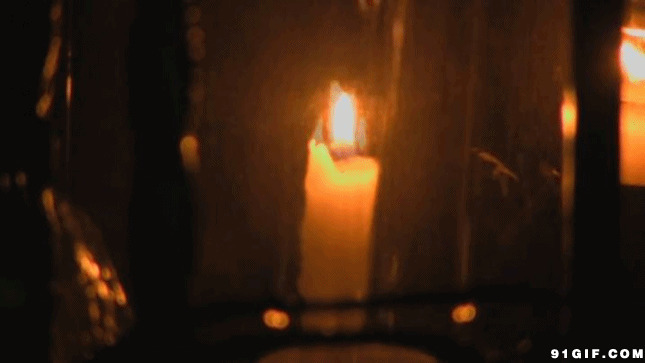 烛光照亮窗外雨点动态图:蜡烛,下雨