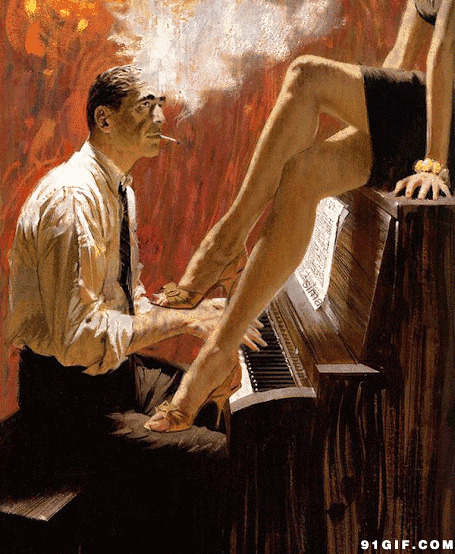 长腿女子听男人演奏钢琴动态图