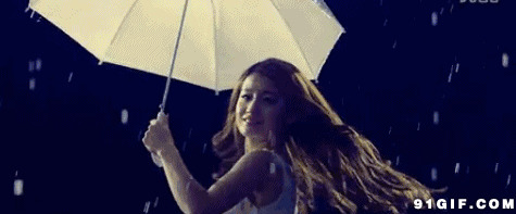 少女雨中打伞优美身姿动态图