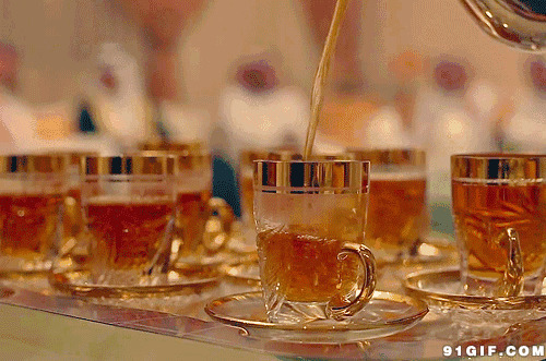 透明杯子倒满茶动态图:茶杯,倒茶,杯子