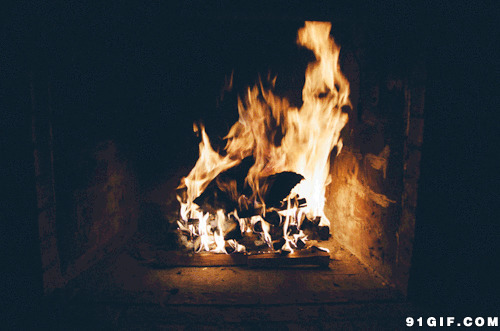 北方烧柴取暖炉图片:烧柴,火焰,燃烧