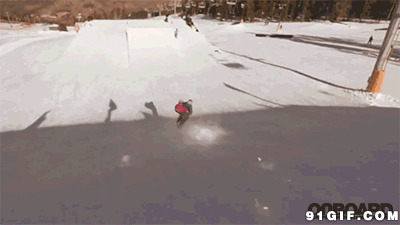 高难度高空滑雪动态图:滑雪