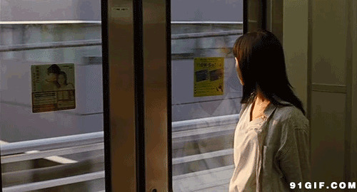 站立车门遥望窗外风景动态图:风景,窗外,火车