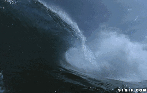 大海巨浪图片