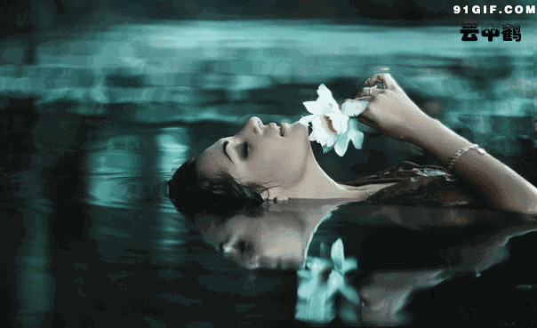 水中女生唯美图片:唯美,美人