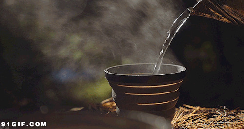 热水泡茶图片:热水,杯子,泡茶