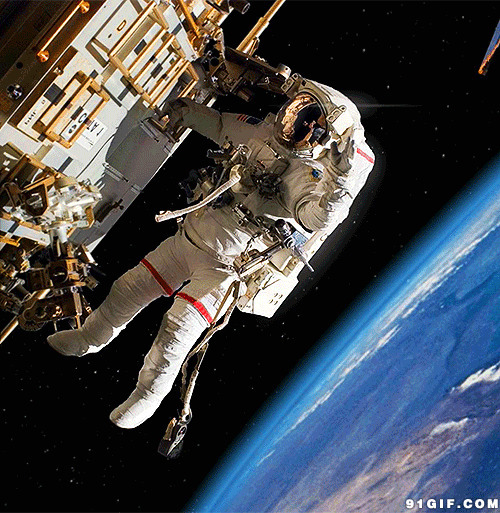 宇航员在太空的图片